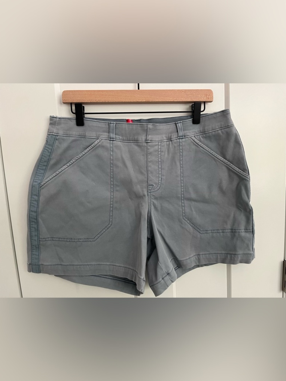 Spanx Women's Size XL Blue Grey Stretch Twill 6" Inseam Shorts Stretchy Waist